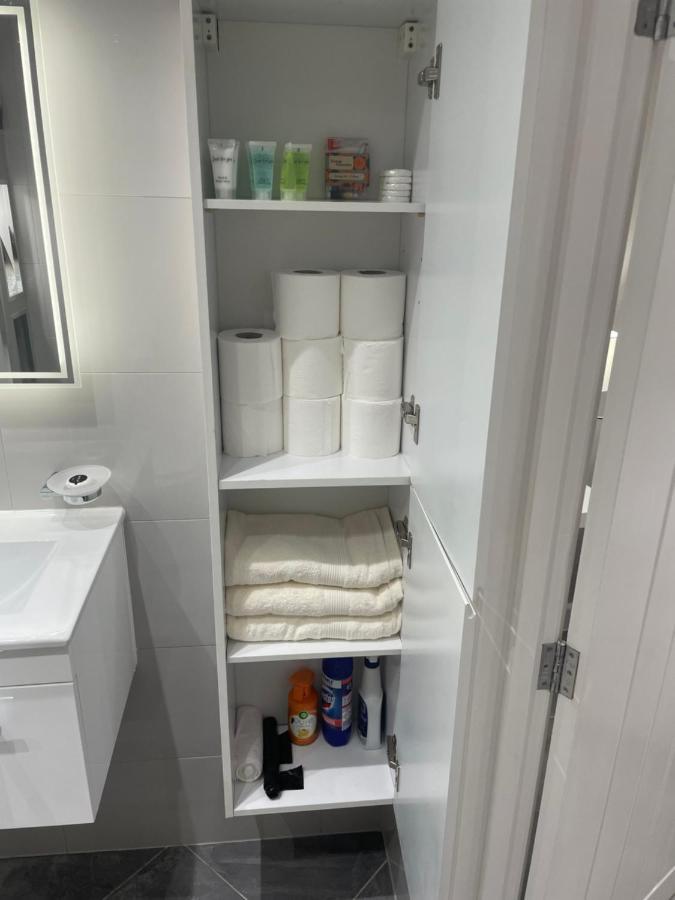 One Bedroom Apartment Goodmayes Exteriör bild